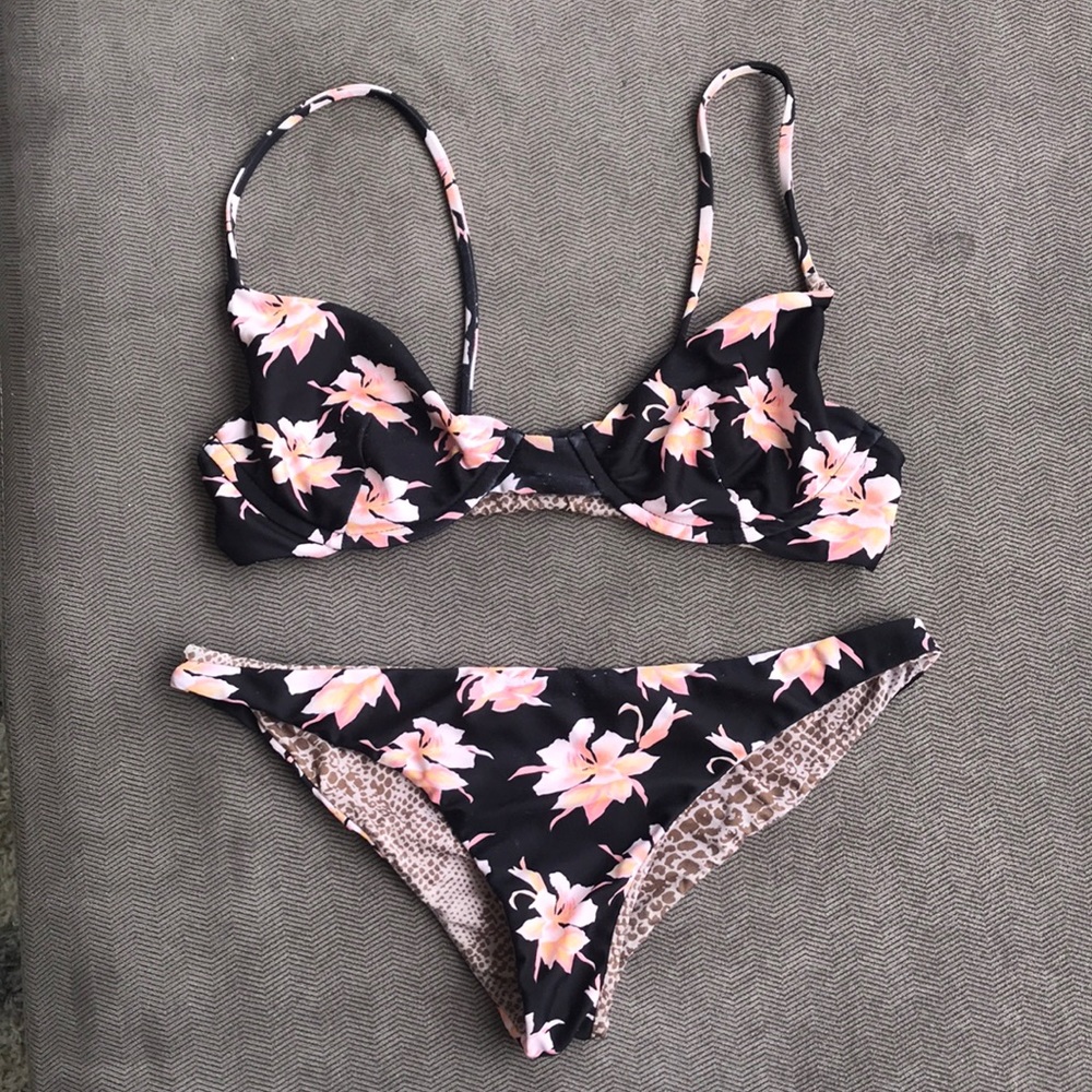 acacia set - has some snags but good condition